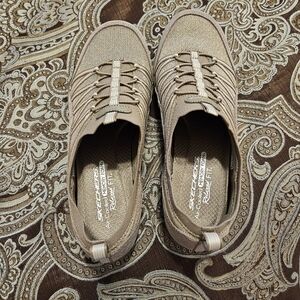 $4.99 SHIPPING!Skechers Brown/Tan Relaxed Fit Sneakers BRAND NEW SIZE 9.5 WOMENS